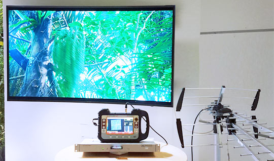 Un transmodulador CompactMax-2 entregando la señal satelital Ultra HD en formato DVB-T2