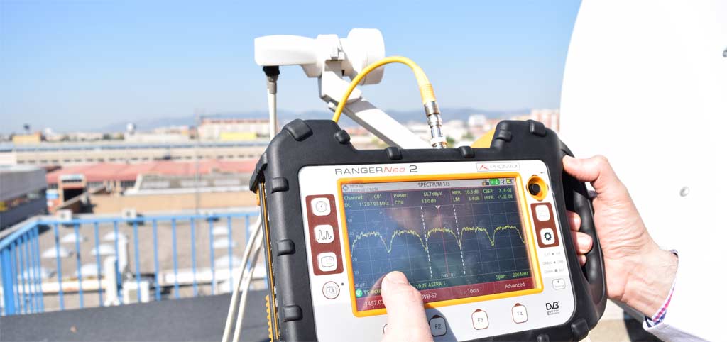 Instalaci n De Una Antena Parab lica Con Un Medidor De Campo PROMAX