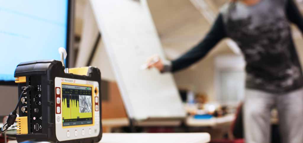 Bei Telekommunikations-Workshops steht oft nur ein Gerät für die ganze Gruppe zur Verfügung