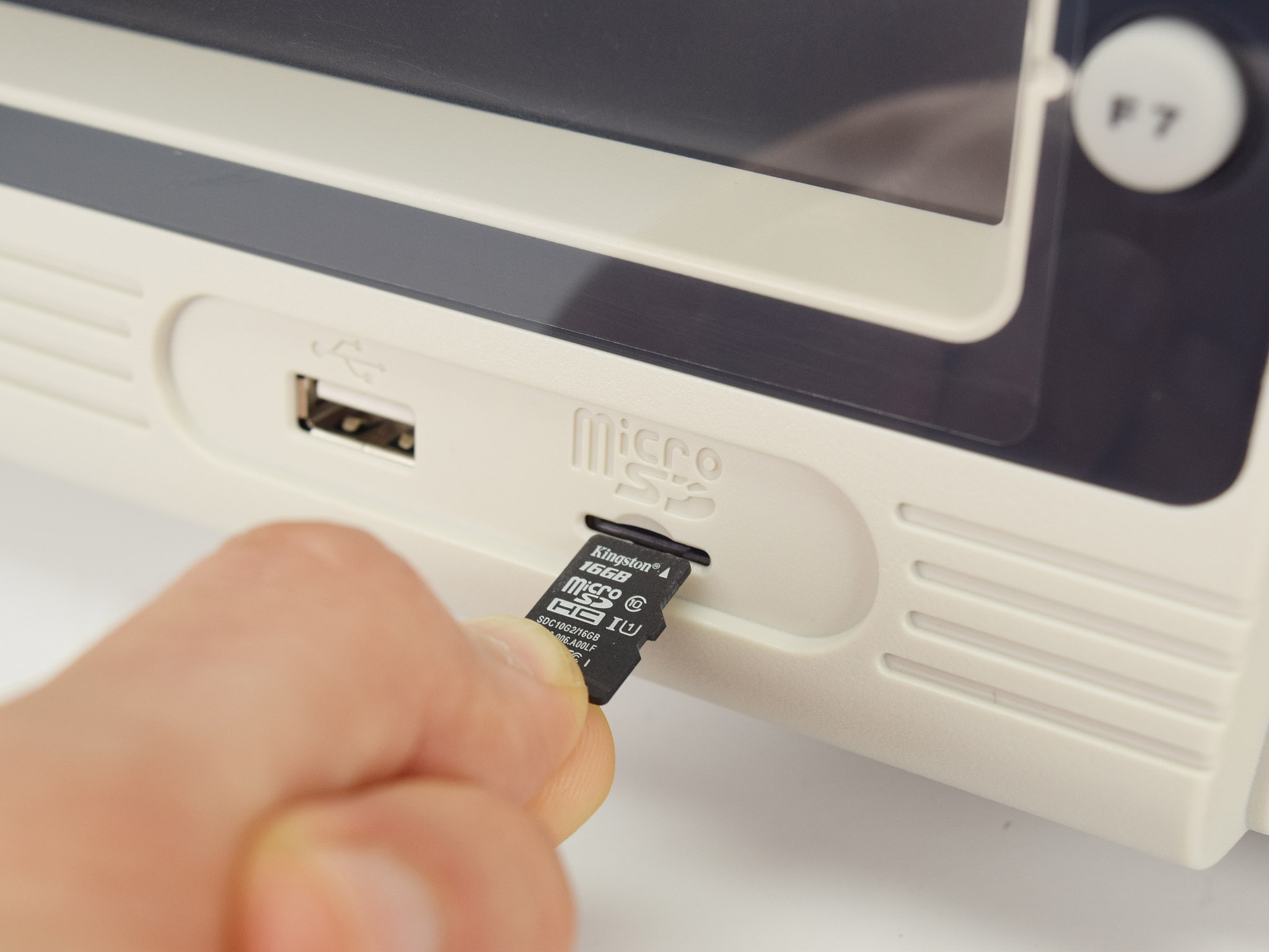 AE-166 / AE-167: Analizzatore di spettro a 3 GHz con generatore di tracking