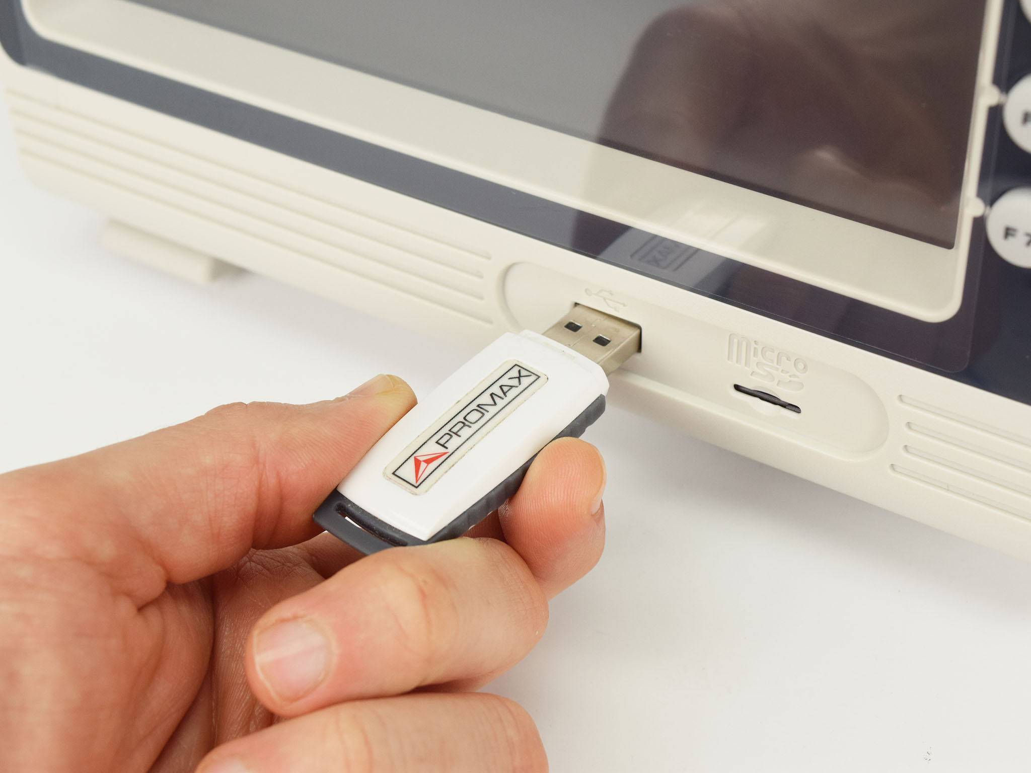 AE-166 / AE-167: Analizzatore di spettro a 3 GHz con generatore di tracking