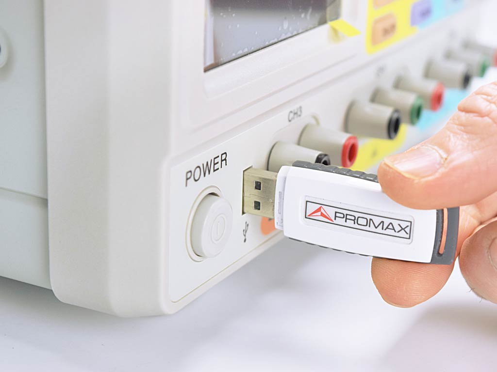 FA-853B: Fuente de alimentación programable de tres salidas (60 V, 6 A)