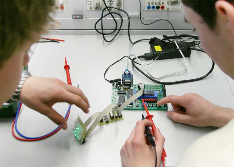 Instrumentación para laboratorios electrónicos y para centros educativos